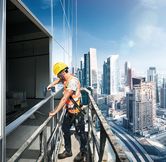 高層建築上的建築工人。