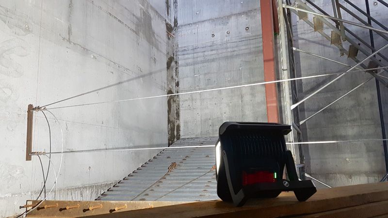 GLI 18V-4000 C 施工現場的雷射水平儀。.