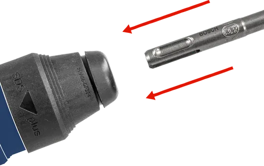 鑽頭位於電動工具卡盤附近，準備連接。.