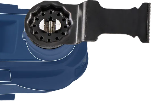 帶有切割刀片附件的振盪多功能工具。.