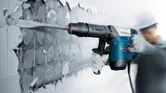 BoschGSH 500 破碎鎚可破碎牆磚。