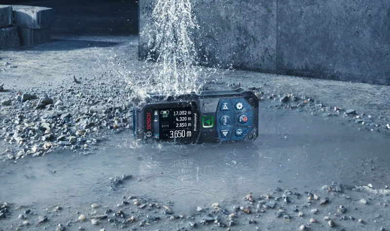 Laser measure in water.
