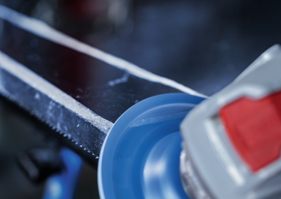 Object #200557581: 7425288_APP_CLOSE_10 Bosch磨料盤可打磨金屬表面。.