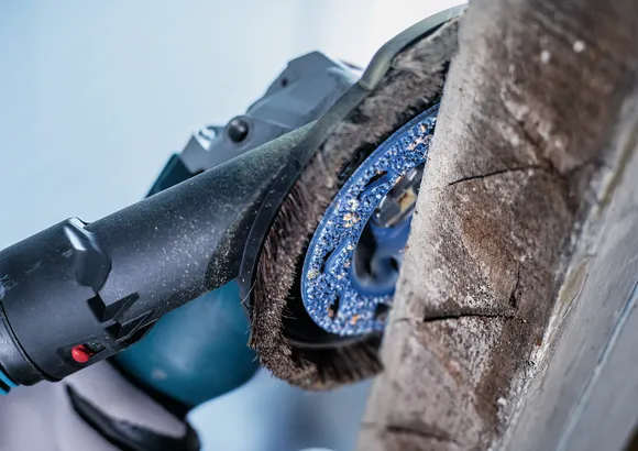 Object #200557585: 7425288_APP_CLOSE_2 Bosch磨料刷盤可打磨粗糙木材。.