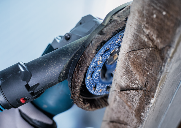 中型超耐久多材質專業款碳化鎢硬質合金研磨盤,平面型,X-LOCK,115 mm,22.23 mm Bosch磨料刷盤可打磨粗糙木材。.