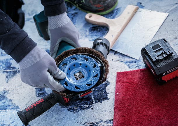 中型超耐久多材質專業款碳化鎢硬質合金研磨盤,平面型,X-LOCK,115 mm,22.23 mm 用於表面處理的Bosch磨料刷輪。.