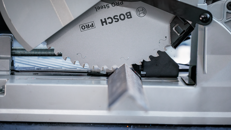 PRO Steel 鋼材圓鋸片,有線,254 x 2.2 x 25.4 mm,T52 圓鋸片以一定角度切割金屬梁。.