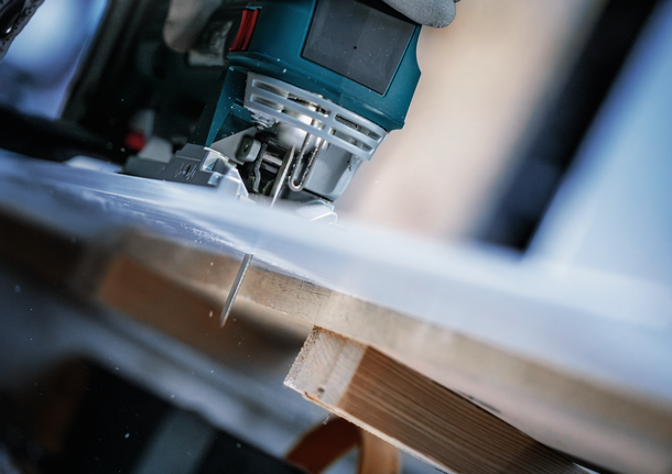 Bosch曲線鋸鋸片可精確切割木材。.