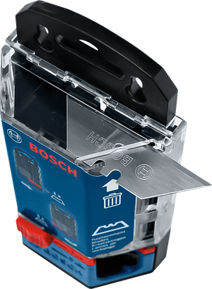 金屬刀片分配器，可看到替換刀片向外伸出。